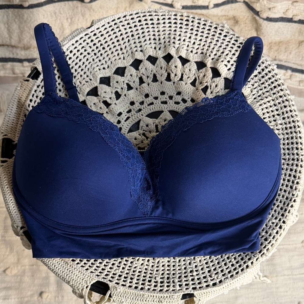 Victorias Secret Padded, No-Wire Navy Lace-Trim Everyday Bra - Women Intimates